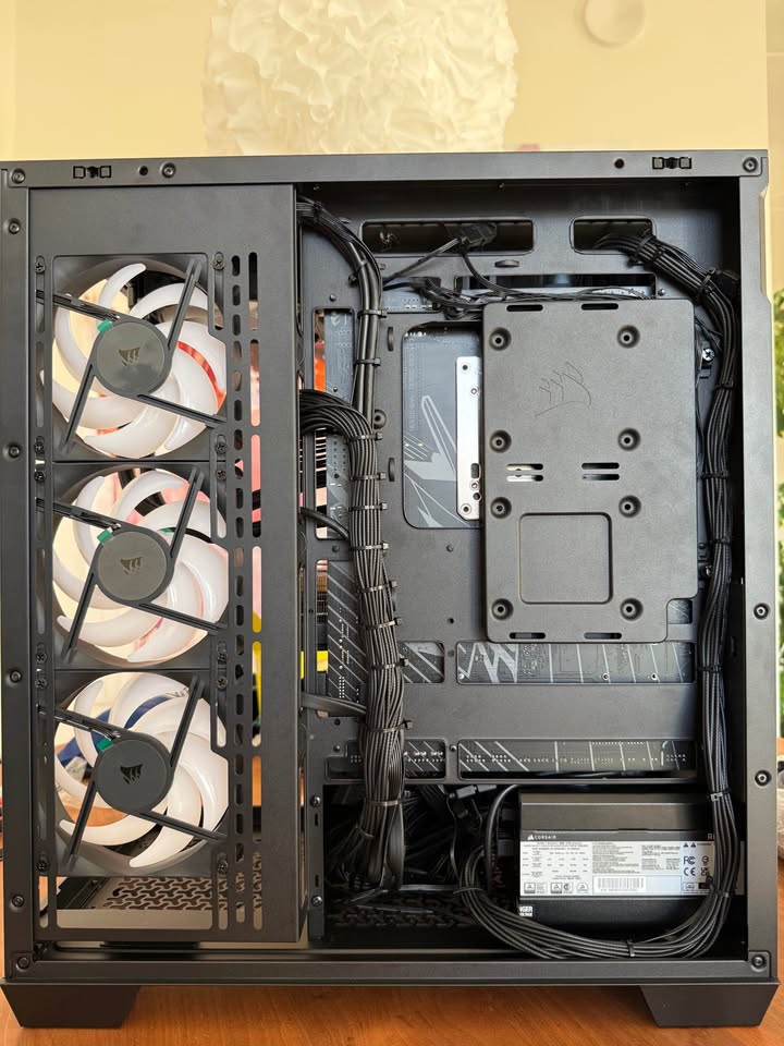 Aorus Master Thumbnail 4