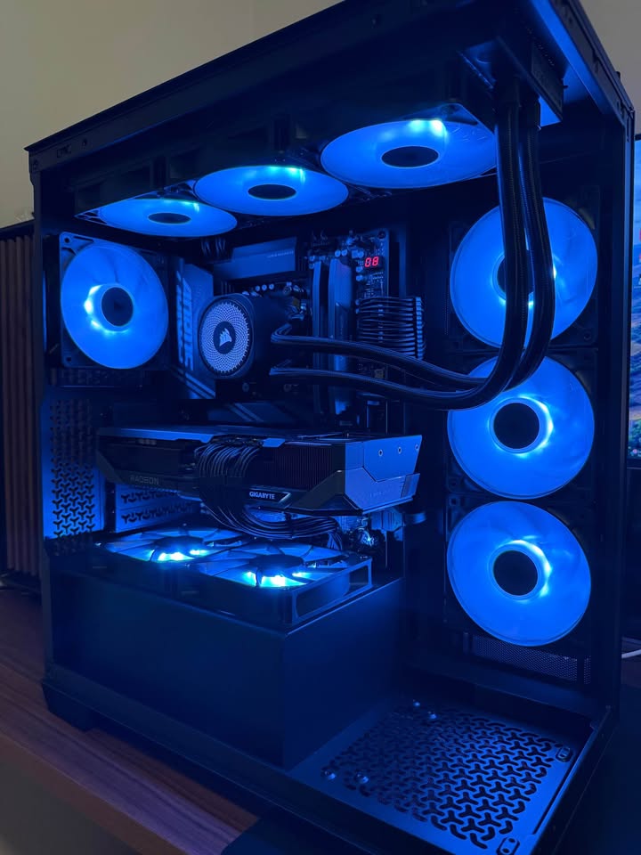 Produkter Aorus Masterpiece gaming PC med Ryzen 9 9800X3D og Gigabyte RX 9070 XT i Gigabyte AORUS økosystem