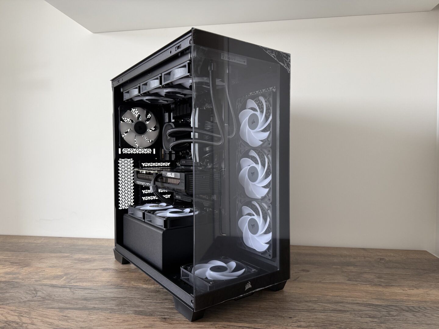 Forside Professionel cable management i Damgaard Tech PC