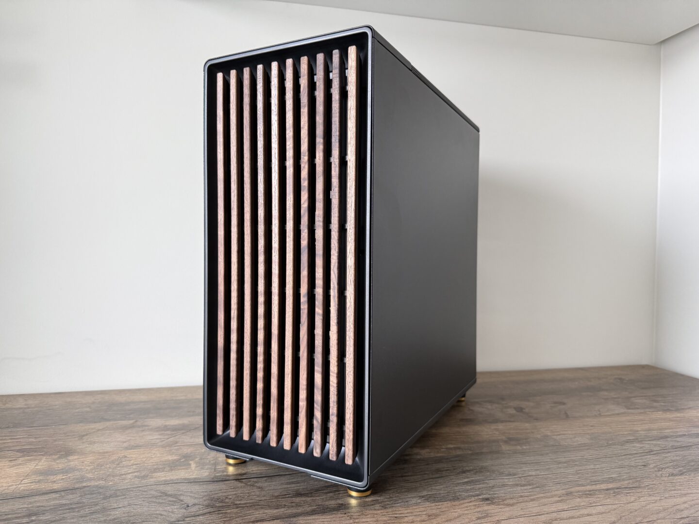 Nordic Pro Radeon gaming PC med Fractal North kabinet