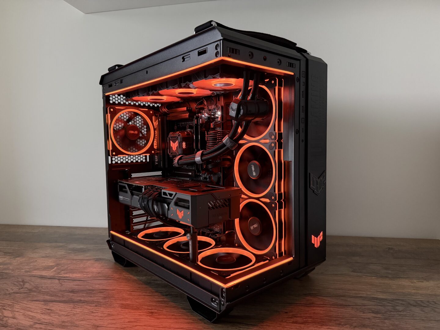 TUF Horizon Elite - Fuldoversigt