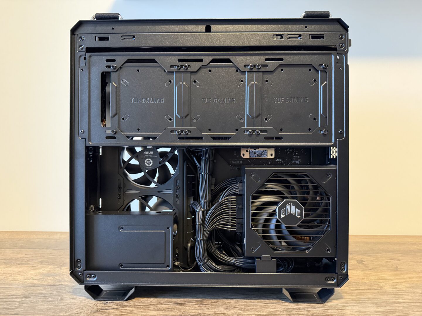 TUF Horizon Elite - Front I/O panel