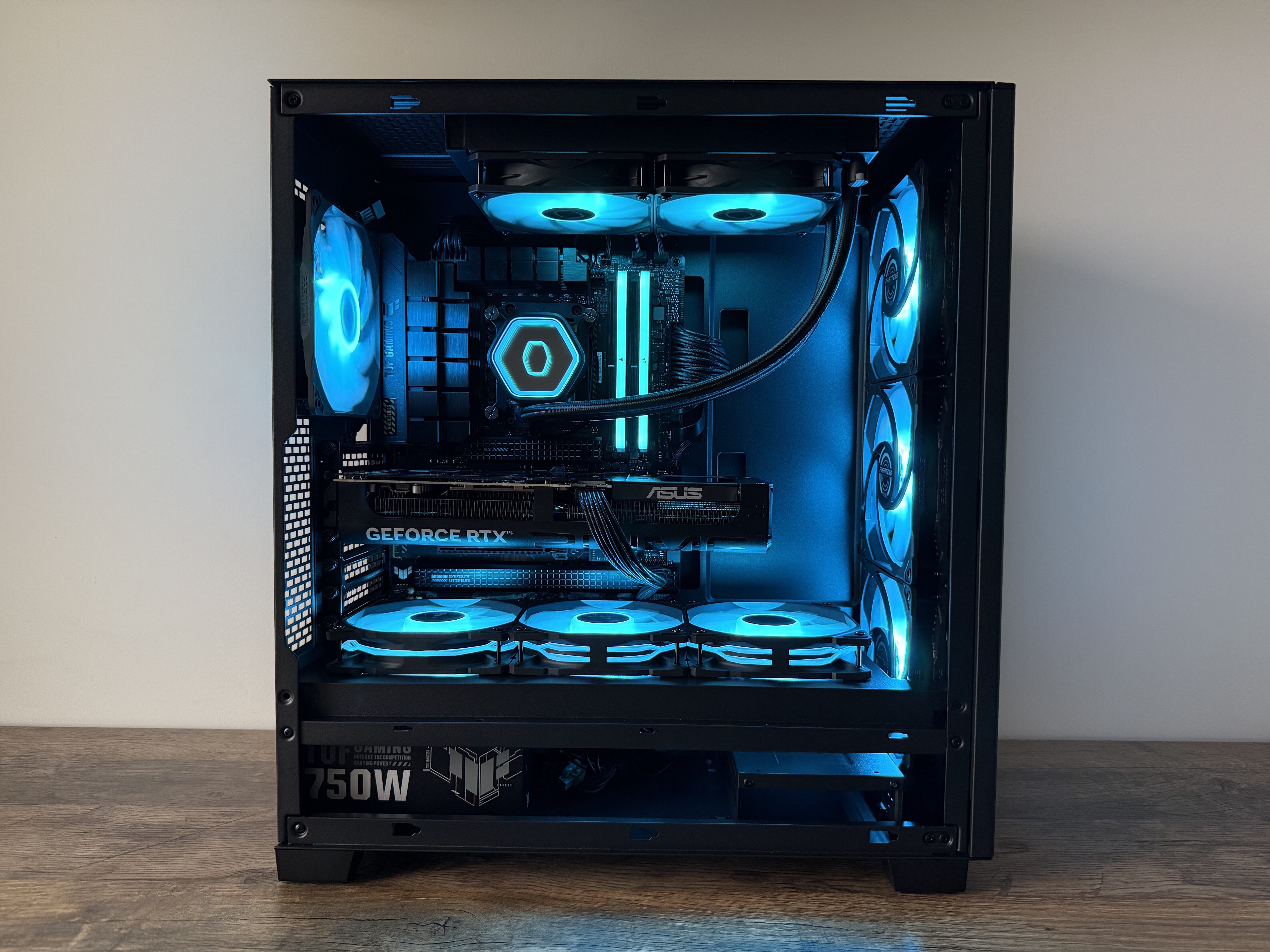 Phanteks XT Pro gaming PC med 7800X3D og RTX 5070