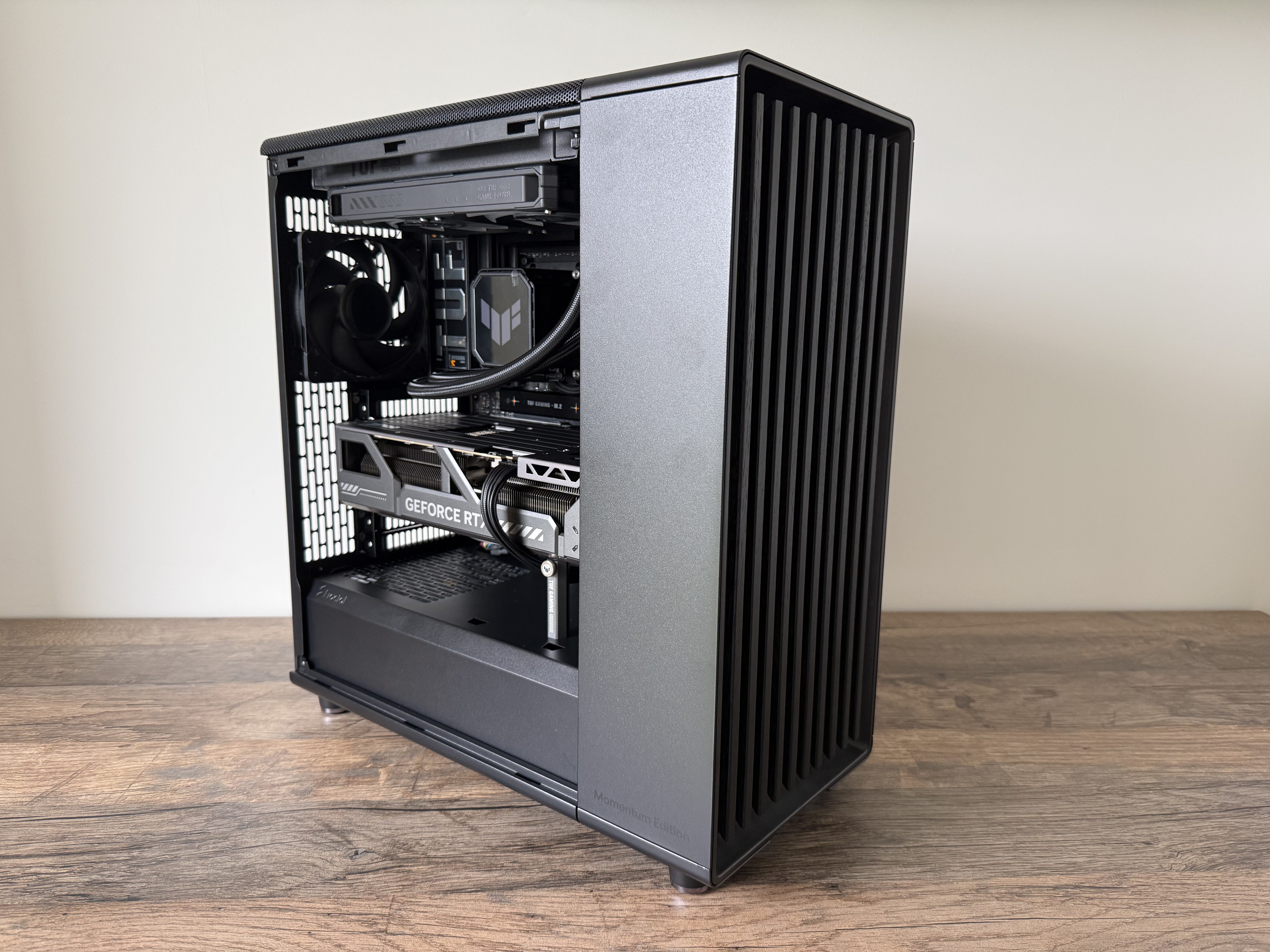 Nordic Pro RTX V3 gaming PC med Fractal North Momentum Edition og RTX 5080